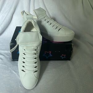 NIB cute to the core slit platform sneaker women’s 10